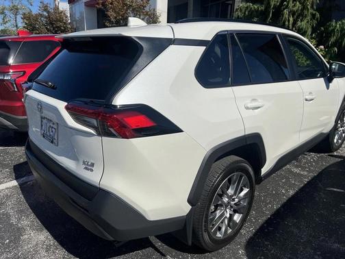 2022 Toyota RAV4 XLE Premium