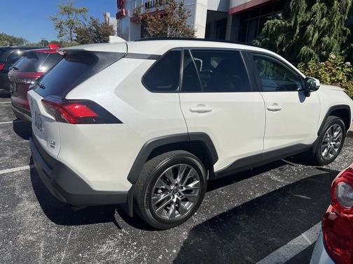 2022 Toyota RAV4 XLE Premium