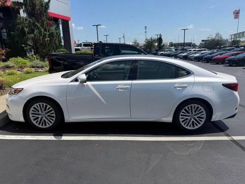 Eminent White Pearl 2017 Lexus ES 350 Base