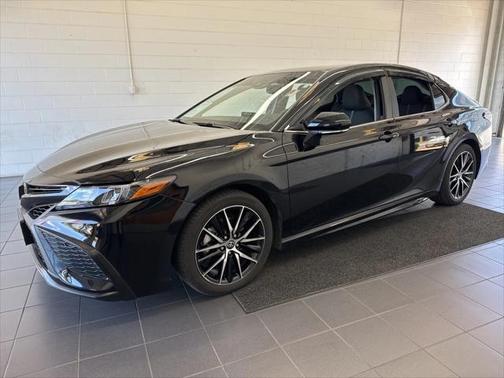 2024 Toyota Camry Hybrid SE