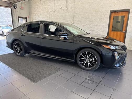 2024 Toyota Camry Hybrid SE