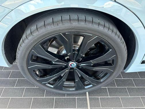 Gray Metallic 2023 BMW X7 M60i