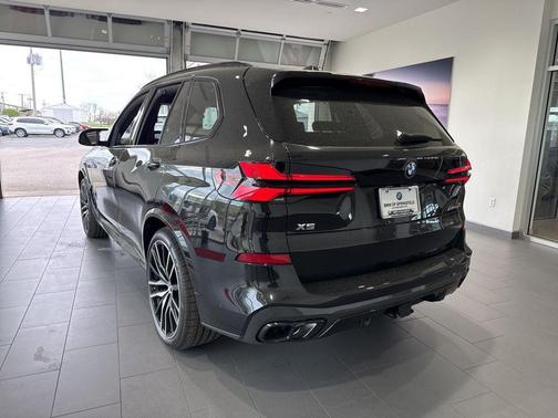 Black Sapphire Metallic 2026 BMW X5 M60i