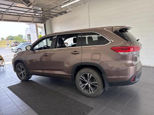 2017 Toyota Highlander LE