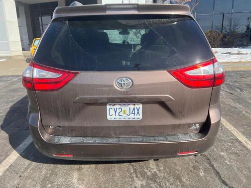 2018 Toyota Sienna LE