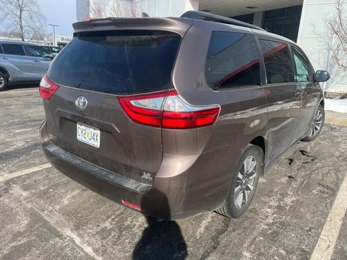 2018 Toyota Sienna LE