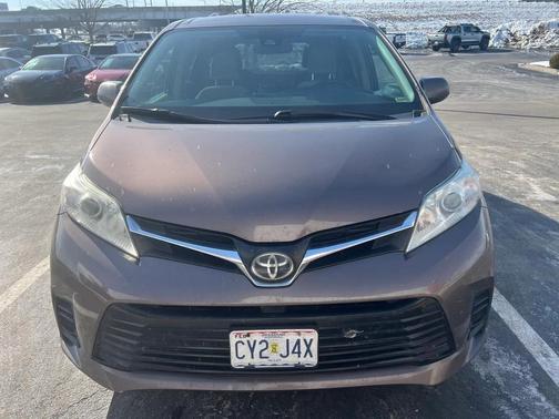 2018 Toyota Sienna LE
