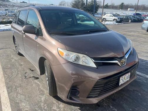 2018 Toyota Sienna LE