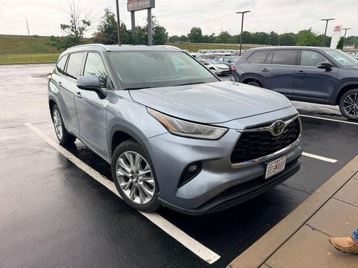 Moon Dust 2022 Toyota Highlander Limited