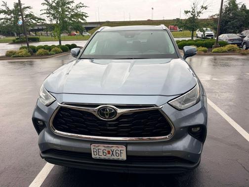 Moon Dust 2022 Toyota Highlander Limited