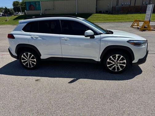 Wind Chill Pearl 2022 Toyota Corolla Cross XLE