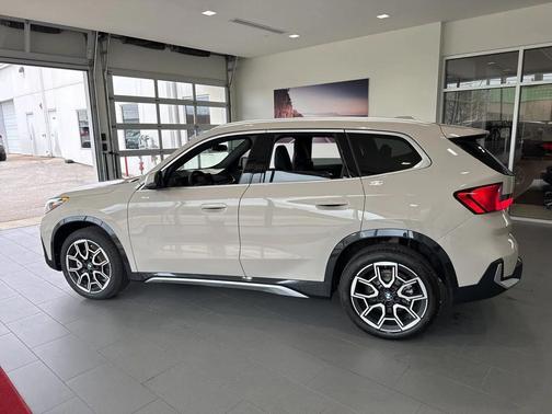 Dune Grey Metallic 2026 BMW X1 xDrive28i