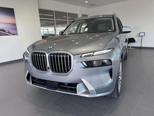 Skyscraper Grey Metallic 2023 BMW X7 xDrive40i