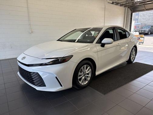 Ice 2025 Toyota Camry LE