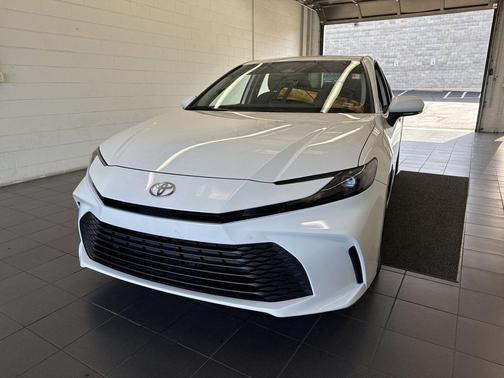 Ice 2025 Toyota Camry LE