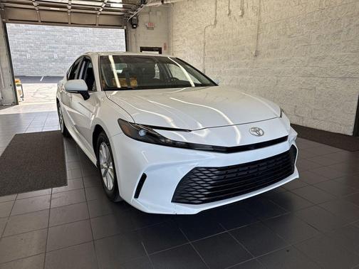 Ice 2025 Toyota Camry LE