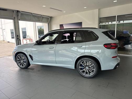 Brooklyn Grey Metallic 2026 BMW X5 PHEV xDrive50e