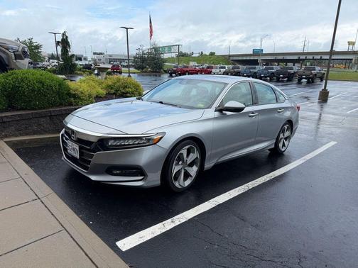 Lunar Silver Metallic 2018 Honda Accord Touring 2.0T
