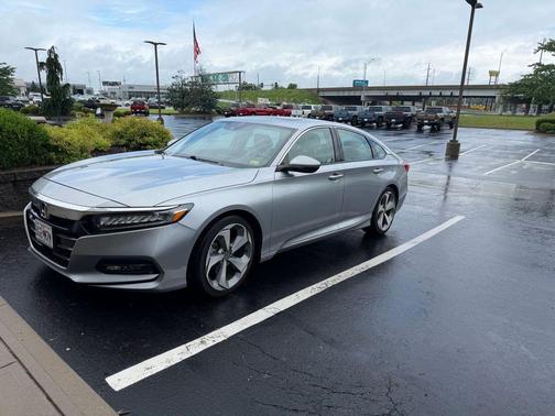 Lunar Silver Metallic 2018 Honda Accord Touring 2.0T