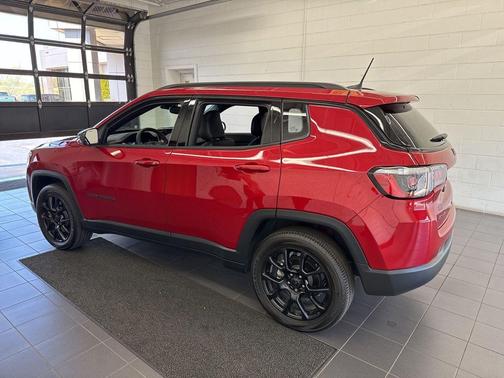 Red Hot Pearlcoat 2025 Jeep Compass Latitude