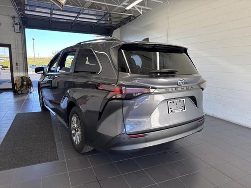 2025 Toyota Sienna XLE 7 Passenger