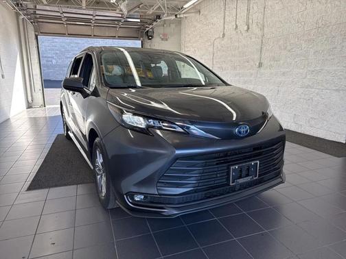 2025 Toyota Sienna XLE 7 Passenger