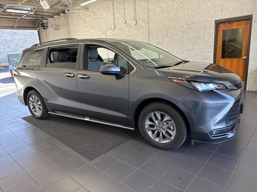 2025 Toyota Sienna XLE 7 Passenger