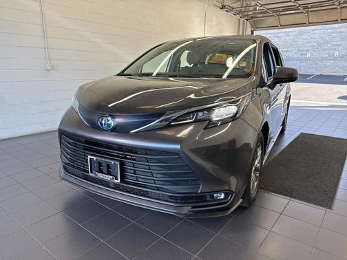 2025 Toyota Sienna XLE 7 Passenger