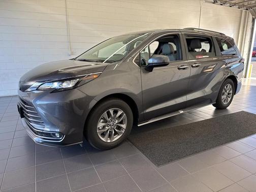 2025 Toyota Sienna XLE 7 Passenger