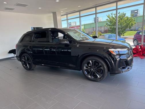 Mythos Black 2026 Audi Q7
