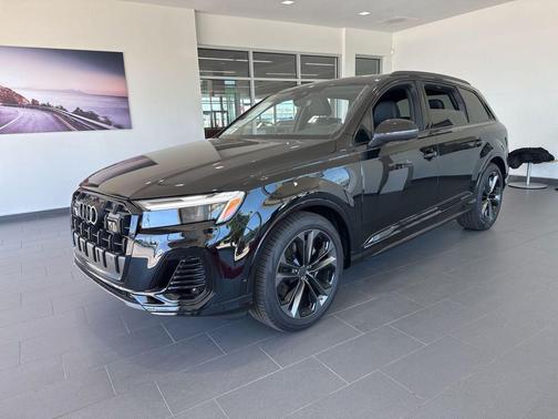 Mythos Black 2026 Audi Q7