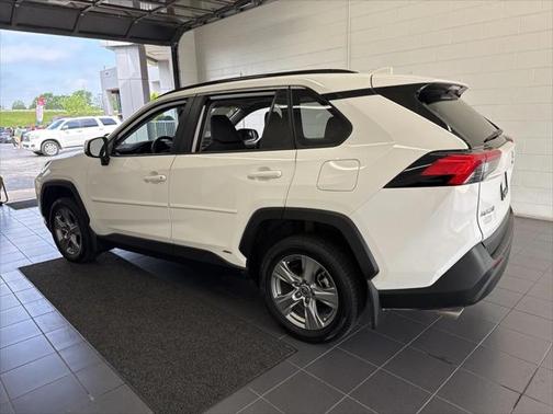 2022 Toyota RAV4 Hybrid XLE
