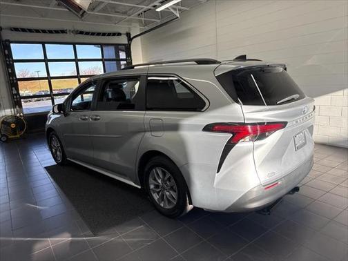 2022 Toyota Sienna XLE 7 Passenger