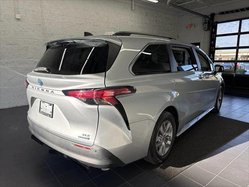 2022 Toyota Sienna XLE 7 Passenger