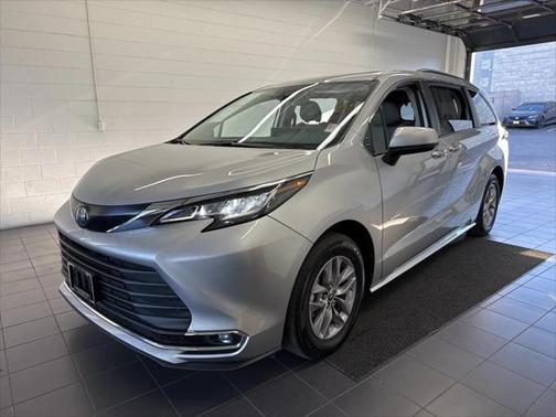 2022 Toyota Sienna XLE 7 Passenger