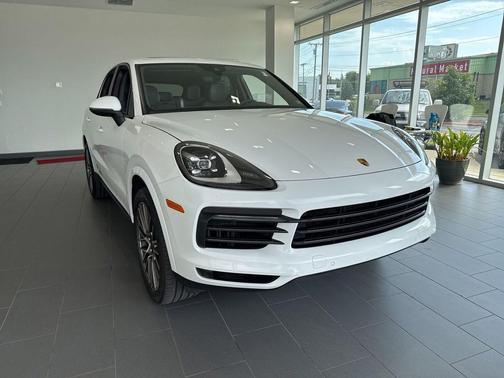 White 2023 Porsche Cayenne Platinum Edition