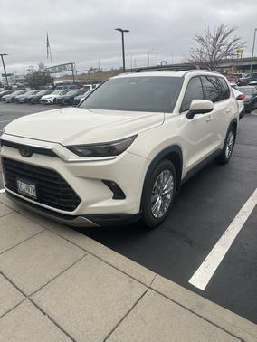 Coastal Cream 2024 Toyota Grand Highlander Platinum