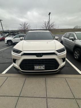 Coastal Cream 2024 Toyota Grand Highlander Platinum