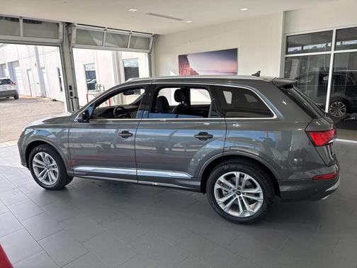 2025 Audi Q7 55 Premium Plus