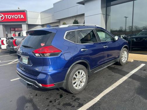 2017 Nissan Rogue SV