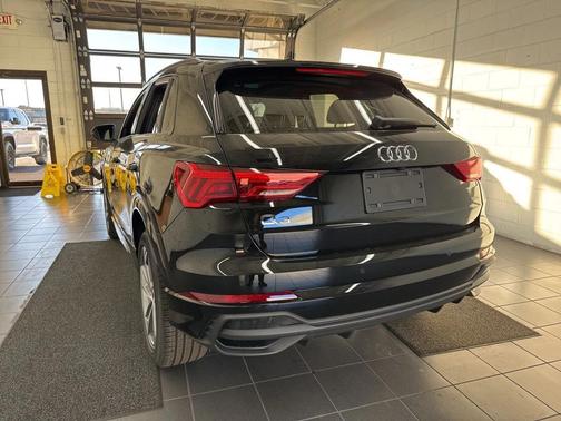 2025 Audi Q3 Premium 45 TFSI S line quattro Tiptronic