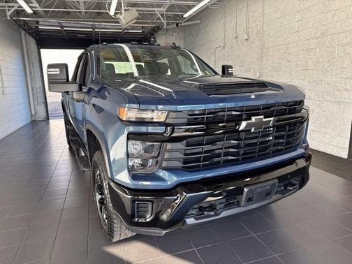 Lakeshore Blue Metallic 2025 Chevrolet Silverado 2500 Custom