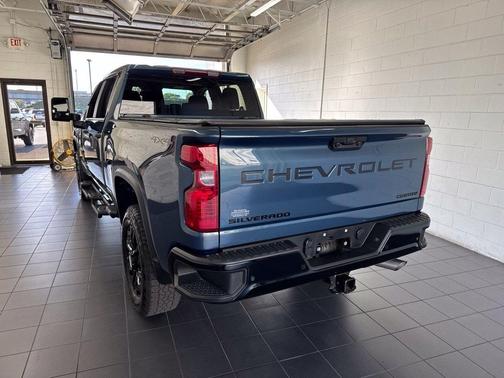 Lakeshore Blue Metallic 2025 Chevrolet Silverado 2500 Custom