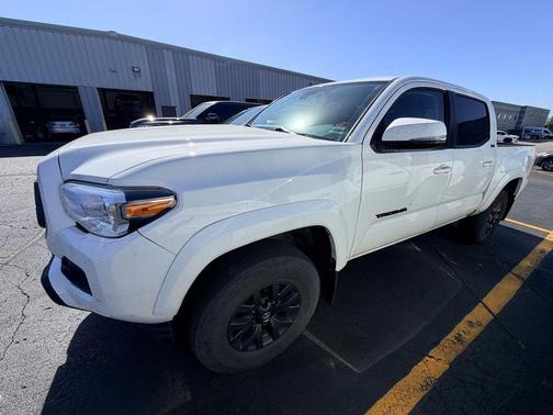 Ice Cap 2023 Toyota Tacoma SR5