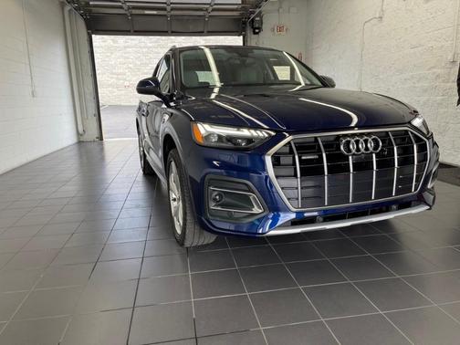 Photo 1 of 44 of 2021 Audi Q5 45 Premium