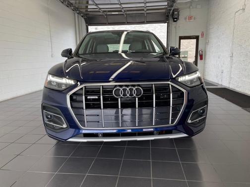 Photo 2 of 44 of 2021 Audi Q5 45 Premium