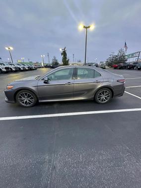 2021 Toyota Camry Hybrid XLE