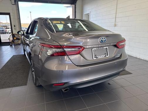 2021 Toyota Camry Hybrid XLE