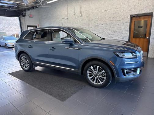 2019 Lincoln Nautilus Select