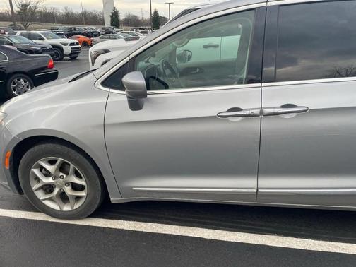 2018 Chrysler Pacifica Touring-L